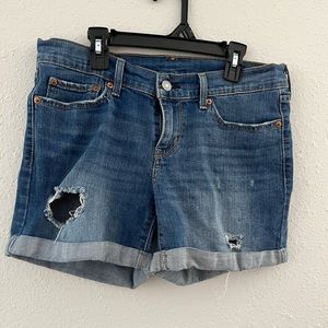 Levi’s medium wash shorts. Size 28